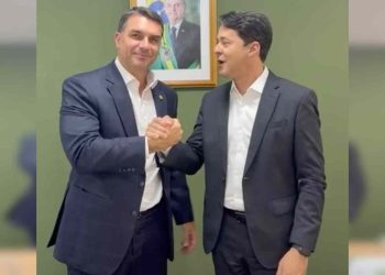 PE: Flávio Bolsonaro lança Anderson Ferreira como pré-candidato ao Senado. Veja vídeo