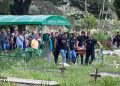 Familiares e amigos se despedem de influenciadora e PM mortos na Epia. Veja vídeo
