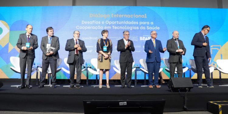 Brasil anuncia produção nacional de vacinas e remédios avançados