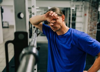 Dor no corpo na segunda-feira: por que é comum e como aliviar