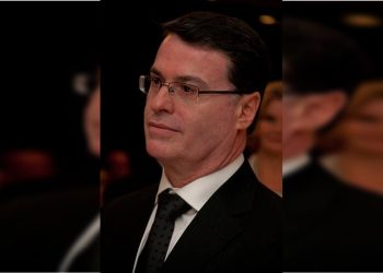 Chefão do golpe dos pneus morava em mansão sem roupas no armário