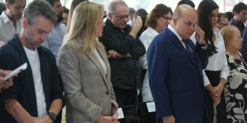 Ibaneis chora ao se despedir do Palácio do Buriti. Veja vídeo