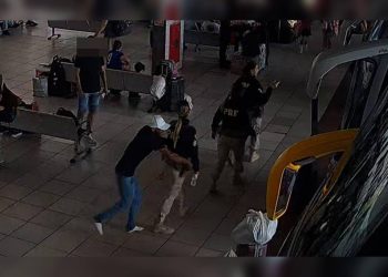 Goiânia: homem é preso ao tentar roubar arma de policial em rodoviária