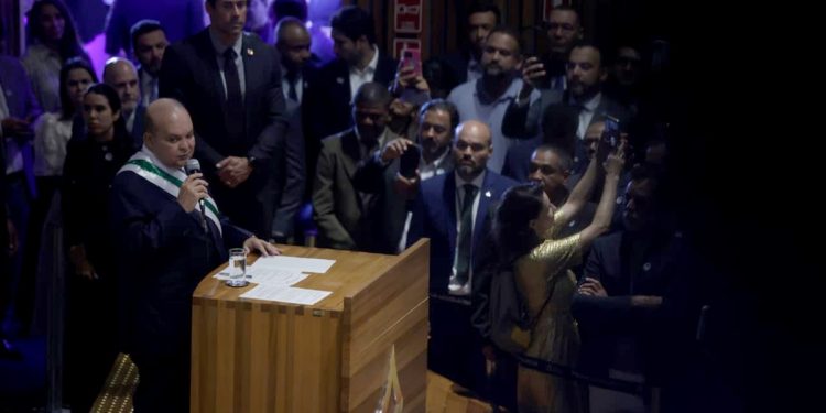 “Uma das mulheres mais fortes que conheci”, diz Ibaneis sobre Celina