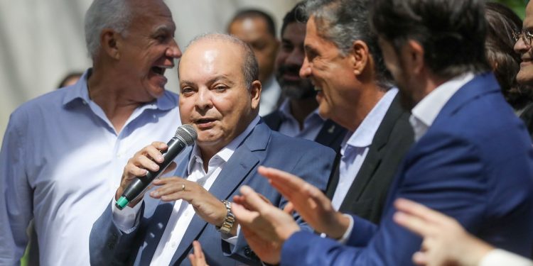 Ibaneis autoriza novas etapas da reforma do Teatro Nacional