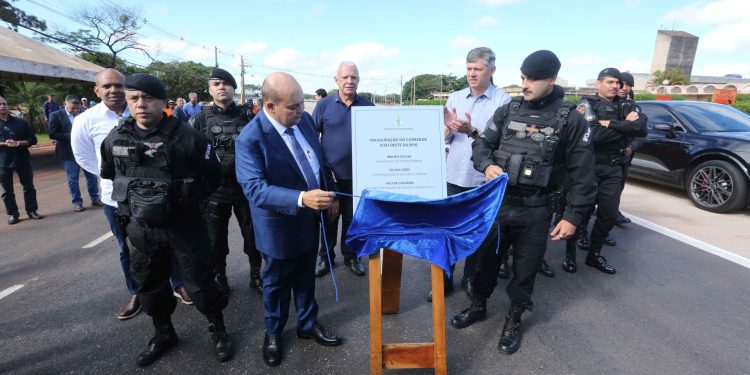 Ibaneis inaugura Viaduto Adilson, no SIG, em homenagem a subtenente. Veja vídeo