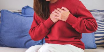 Cardiologista ensina diferença entre dor no peito de ansiedade e infarto