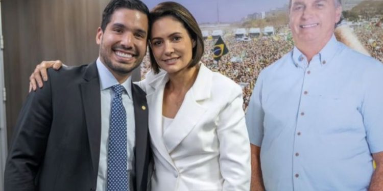 Polícia indicia mulher que xingou deputado do PL de “verme” e “lixo”