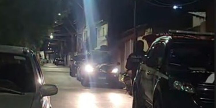 Após ser agredida, mulher esfaqueia marido no DF. Veja vídeo