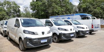 Ibaneis entrega 56 novos veículos que vão compor frota da Saúde do DF