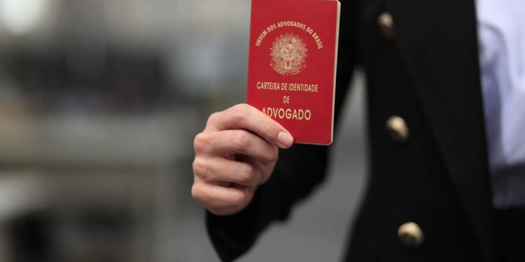 Falso advogado: DF registrou mais de 1,5 mil denúncias em 14 meses