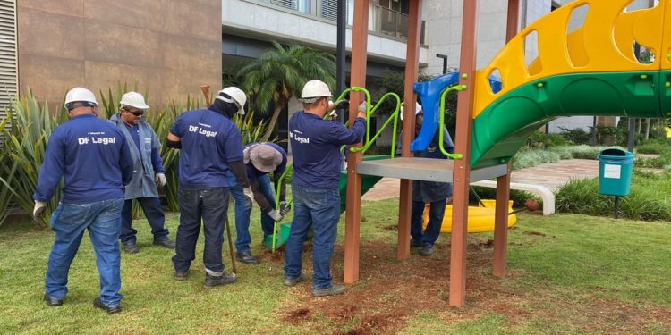 Moradores organizam manifestação contra retirada de parquinho no DF