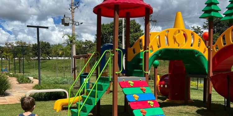 “Local de convivência e infância”: moradora critica retirada de parquinho no Noroeste