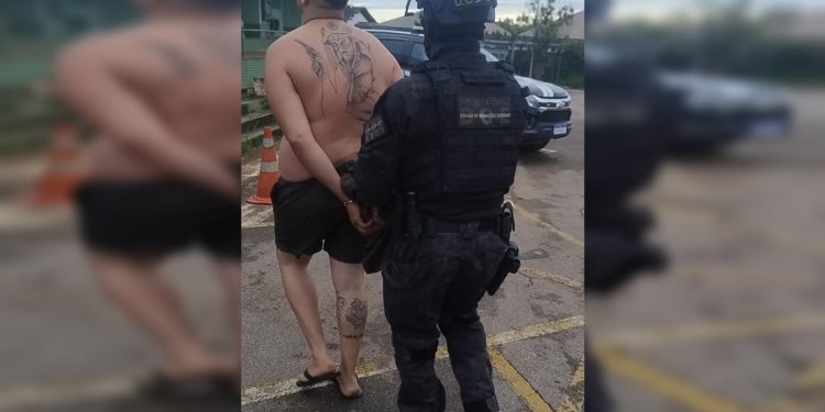 Homem é solto após provar que estava no trabalho durante crime no DF