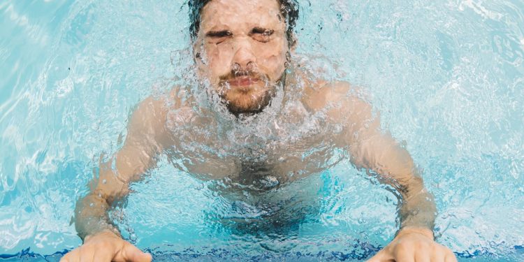 Água no ouvido: como aliviar o incômodo e evitar infecções