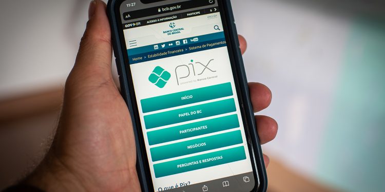 PCDF prende quatro pessoas que aplicavam golpe do falso Pix