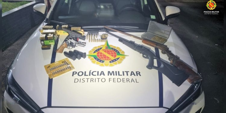 Caso de violência doméstica termina em apreensão de arsenal e munições