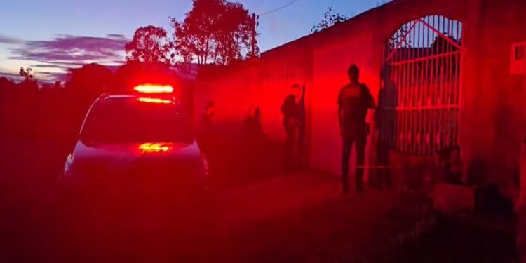 Servidor do Detran-DF é alvo de operação por fraudes em registros de veículos. Veja vídeo