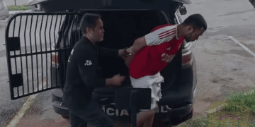 Grávida é presa por tráfico junto com marido após denunciar agressão. Veja vídeo