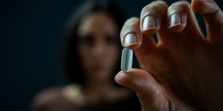 Psiquiatra explica riscos do uso de psicodélicos fora de tratamento