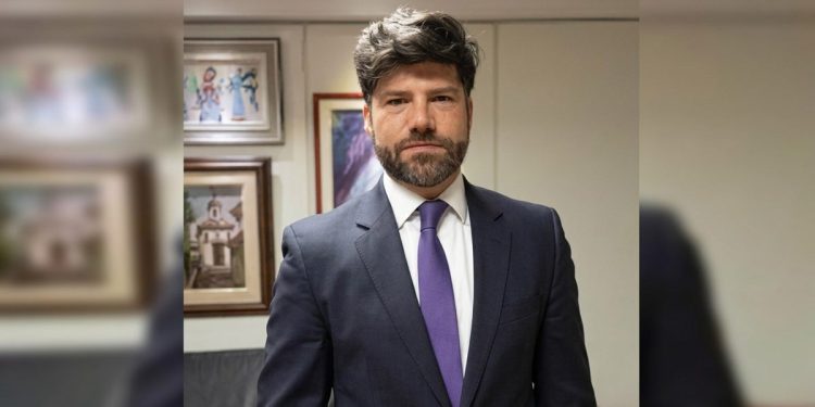 Servidor do alto escalão de ministério esculacha caseiro após demissão: “Analfabeto”