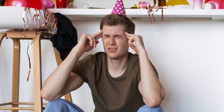 Excesso de estímulos e interações pode causar ressaca social. Entenda