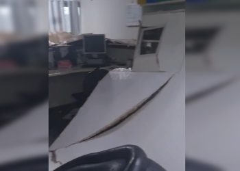 Chuva forte cria “cachoeira” dentro do HRT, e teto da unidade desaba. Veja vídeo