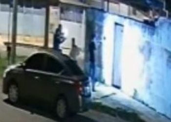 Câmera de segurança mostra CAC atirando em policiais no DF