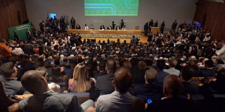 “Leoa, sensível e honesta”, diz desembargador em posse de Celina Leão