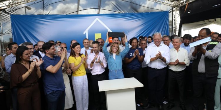 Celina Leão anuncia nova UBS e ampliação de linhas de ônibus no Itapoã