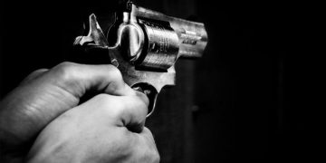 Arsenal e medo: advogado promete matar ex-mulher com tiro de 9mm