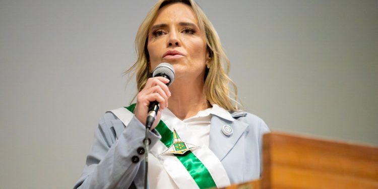 Celina retira Serrinha do Paranoá do plano de capitalização do BRB. Veja vídeo