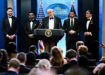 Cai drasticamente o apoio a Trump nos Estados Unidos