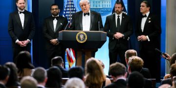 Cai drasticamente o apoio a Trump nos Estados Unidos