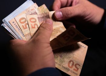 Mundo atinge recorde de bilionários: “Bolha vai afetar mais vulneráveis”, diz especialista