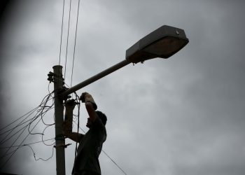 Poda de árvores deixa região do DF sem energia nesta segunda-feira