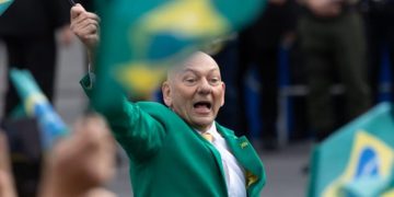 Luciano Hang se manifesta sobre ação que pede R$ 500 mil por estátua. Veja vídeo