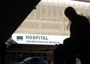 Mosca-varejeira é vista dentro de centro cirúrgico de hospital do DF