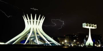 Mais de 13 mil raios caíram no DF nos primeiros três meses de 2026