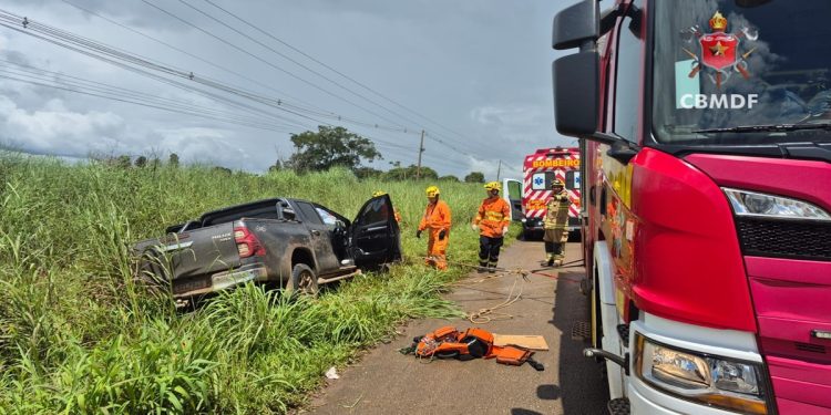 Motociclista morre em acidente com carro e caminhão da BR-080