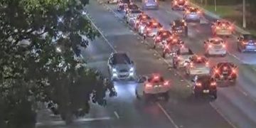 Câmeras flagram acidente impactante no Eixão envolvendo 3 veículos. Veja vídeo