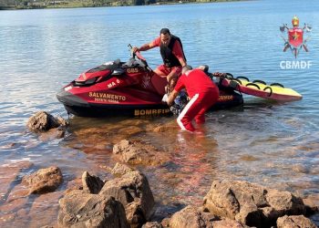 Mulher se afoga no Lago Paranoá e é resgatada pelo Corpo de Bombeiros. Veja vídeo