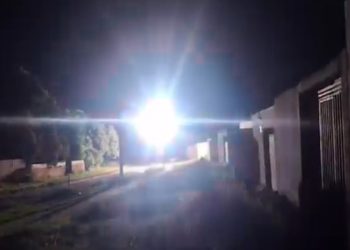 Explosão em poste causa apagão no DF e deixa moradores no escuro. Veja vídeo