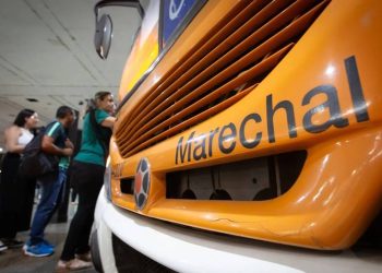 Empresa de ônibus indenizará passageira que fraturou vertebras após freada
