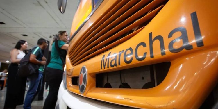 Empresa de ônibus indenizará passageira que fraturou vertebras após freada