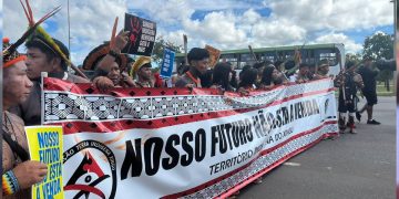 Marcha do Acampamento Terra Livre ocupa Esplanada dos Ministérios