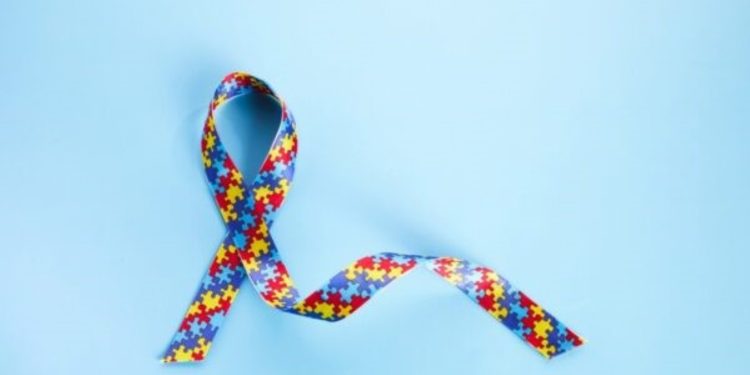 2,4 milhões de pessoas com autismo: veja como apoiar os filhos