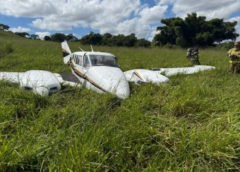 Avião de pequeno porte faz pouso de emergência em Trindade (GO)