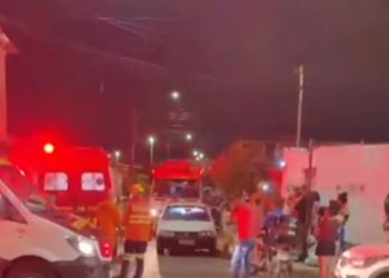 Mulher é presa após esfaquear três adultos e duas crianças no DF. Veja vídeo