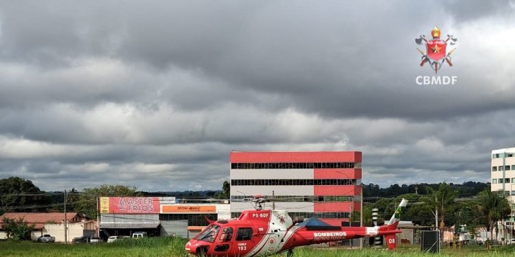 Após 30 minutos de manobras, bombeiros salvam criança no Guará. Veja vídeo